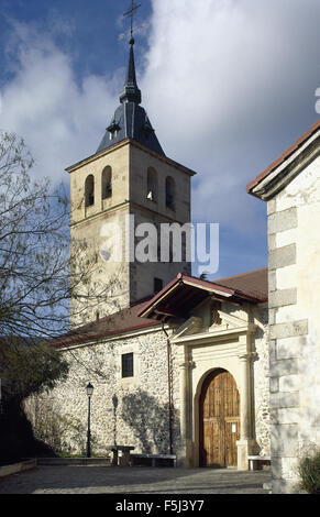 Spanien. Rascafria. Pfarrei Kirche von Saint Andrew Apostel. Im 15. Jahrhundert erbaut und im 20. Jahrhundert restauriert. Von außen. Autonome Gemeinschaft Madrid. Stockfoto