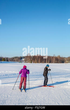 Weibliche Bewegung im Freien bei Kälte im winter Stockfoto