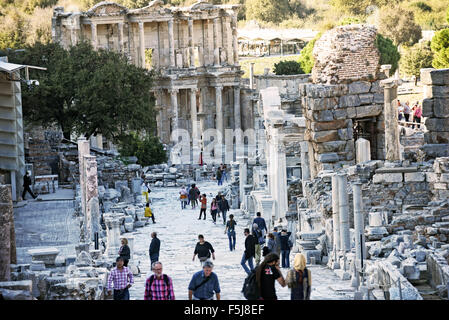 Ephesus 10. Jahrhundert v. Chr. archäologische Stätte Selcuk Izmir Türkei Ruinen der Bibliothek von Celsus Rue de Curetes Stockfoto