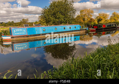 Boote am Kennett und Avon Canal Berkshire UK Stockfoto