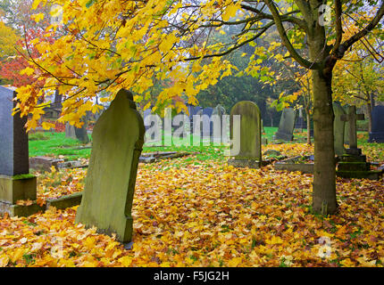 Friedhof der St. Andrews Church, Guiseley, in der Nähe von Leeds, West Yorkshire, England UK Stockfoto