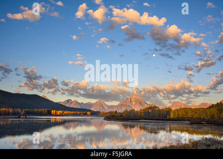 Mount Moran und Teton Range von Oxbow Bend, Snake River im Morgengrauen, Grand-Teton-Nationalpark, Wyoming, USA Stockfoto