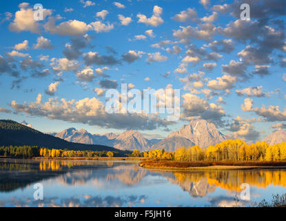 Mount Moran und Teton Range von Oxbow Bend, Snake River im Morgengrauen, Grand-Teton-Nationalpark, Wyoming, USA Stockfoto