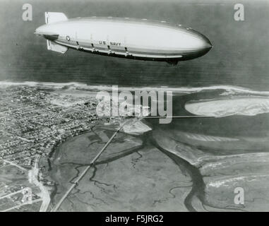 USS Macon über Mission Bay Feb 1934 uns Stockfoto