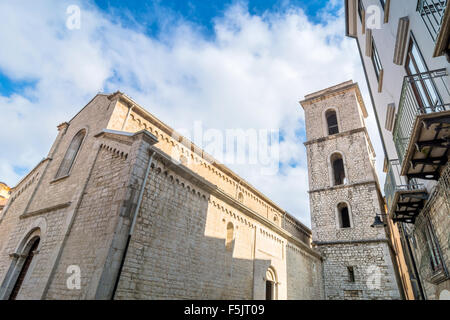 Tagesansicht der Kirche von San Michele Arcangelo in Potenza, Italien Stockfoto