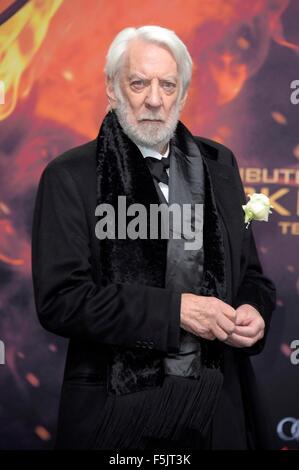 Berlin, Deutschland. 4. November 2015. Donald Sutherland Teilnahme an "The Hunger Games: Mockingjay, Teil 2: Weltpremiere im Cinestar Sony Center am 4. November 2015 in Berlin, Deutschland. / Picture Alliance © Dpa/Alamy Live-Nachrichten Stockfoto