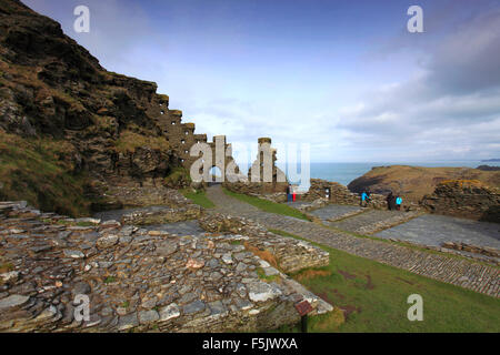 Ruinen von Tintagel Castle, Tintagel Stadt, Grafschaft Cornwall, England, UK Stockfoto