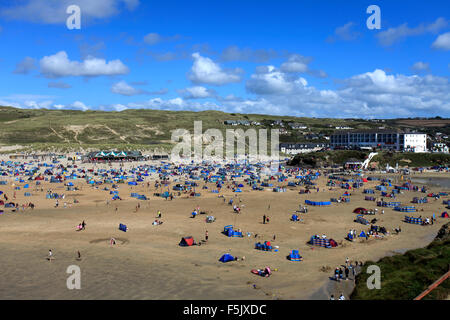 Blick auf den Surf-Strand, Perranporth Dorf; Cornwall Grafschaft; England; UK Stockfoto