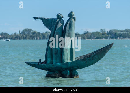 Bronze-Denkmal zu Dante, 2007, im Boot, Insel Vergil in Richtung Friedhof San Michele, russischer Bildhauer George Stockfoto