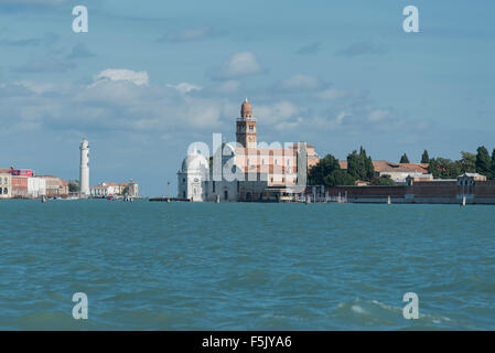 Friedhof Insel San Michele, San Michele in Isola Kirche und sechseckige Cappella Emiliani, Murano Leuchtturm, venezianische Lagune Stockfoto