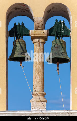 Glocken im Glockenturm, Kloster von Panagia Theotokos Tis Paleokastritsas oder Panagia Theotokos, Paleokastritsa, Corfu Stockfoto