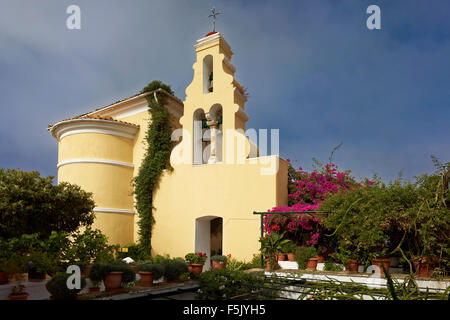 Glocken im Glockenturm, Kirche, Kloster von Panagia Theotokos Tis Paleokastritsas oder Panagia Theotokos, Paleokastritsa, Corfu Stockfoto