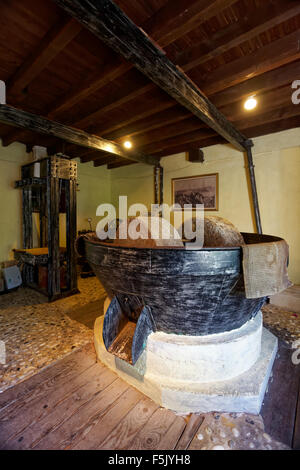 Alter Wein drücken Sie im Kloster von Panagia Theotokos Tis Paleokastritsas oder Panagia Theotokos, Paleokastritsa, Corfu Stockfoto