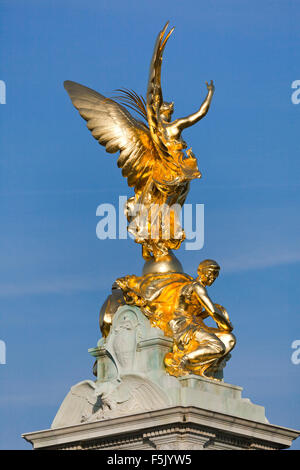 Die Statue der Nike von Samothrake auf das Victoria Memorial vor Buckingham Palace Stockfoto