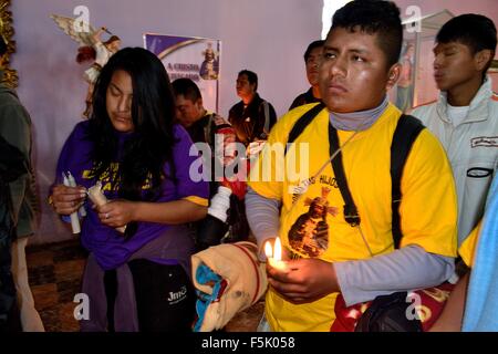 Nuestra Señora del Pilar Kirche (17. Jahrhundert) - Señor Cautivo de Ayabaca Wanderschaft in AYABACA. Abteilung von Piura. Peru Stockfoto