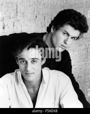 WHAM!  Promo-Foto von UK-pop-Duo von George Michael (links) und Andrew Ridgeley über 1984 Stockfoto