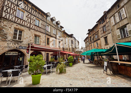 Blick von den Cafés und Bars auf Rue Haute zitieren, Limoges, Limousin, Haute-Vienne, Frankreich. Stockfoto