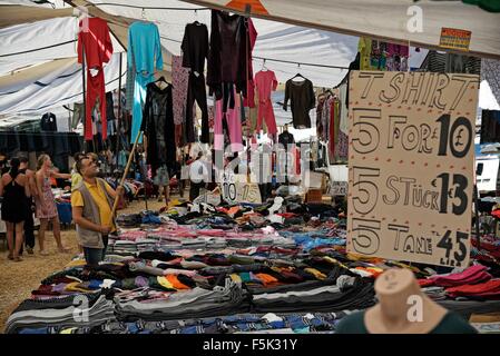 KAS Antalya Türkei Freitagsmarkt Kleidung für salr Stockfoto