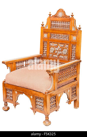 Alte Vintage Holzstuhl isoliert auf weißem Hintergrund. Datei enthält einen Beschneidungspfad. Stockfoto