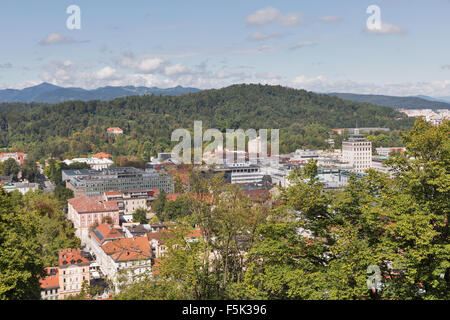 Ljubljana Stadtansicht Luftaufnahme, Slowenien. Blick auf Innenstadt und Tivoli-Park. Stockfoto