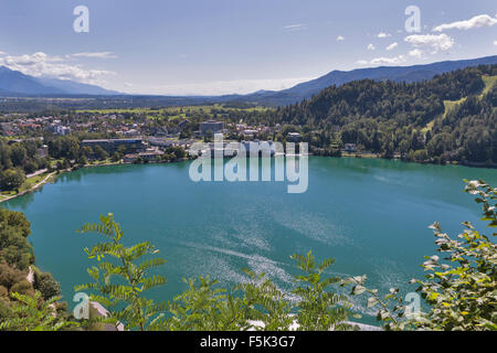 Luftaufnahme über Bled Stadt Stadtbild mit See und Alpen, Slowenien Stockfoto