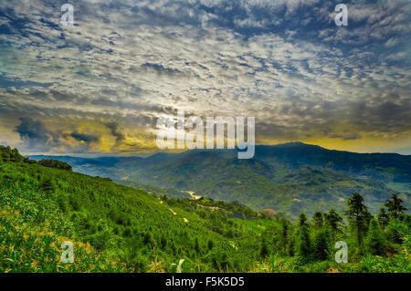 Süd-Ost China, Yunnan - 2011: Reisterrassen im Bergland von so Stockfoto