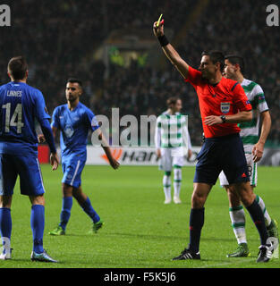 Glasgow, Schottland. 5. November 2015. Europa-League. Celtic gegen Molde. Martin Linnes ist ausgebucht © Action Plus Sport/Alamy Live News Stockfoto