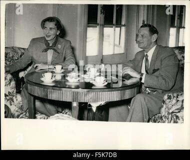 1942 - König und die Königin von Dänemark auf Besuch in Naples.: Foto zeigt König Frederick und Königin Ingrid von Dänemark gesehen während ihrer jüngsten Besuch in Neapel, Italien. © Keystone Bilder USA/ZUMAPRESS.com/Alamy Live-Nachrichten Stockfoto