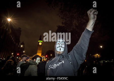 London, UK. 5. November 2015.  "Marsch der Millionen Maske" Anarchist Demonstrant Demonstration in Westminster Credit: Guy Corbishley/Alamy Live News Stockfoto