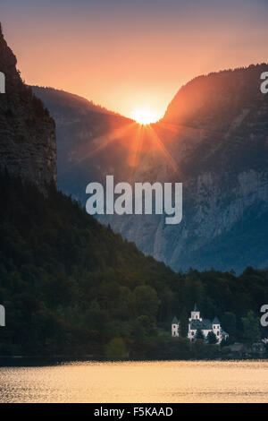 Sonnenaufgang am Schloss (Schloss) Grub auf der (siehe) Hallstätter See, Österreich Stockfoto