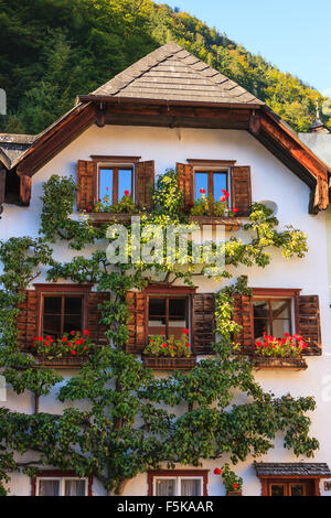 Hallstatt in Oberösterreich ist ein Dorf im Salzkammergut, einer Region in Österreich. Es liegt in der Nähe der Hallstätter See Stockfoto