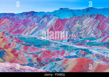 Bunte Formen in der Provinz Gansu Zhanhye Danxie Geo Park, China, erodiert Ballands in Muliple Farben Stockfoto