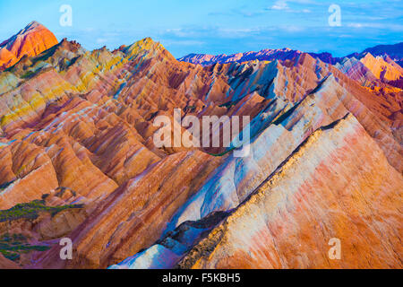 Coloful Formen in der Provinz Gansu Zhanhye Danxie Geo Park, China, erodiert Ballands in Muliple Farben Stockfoto