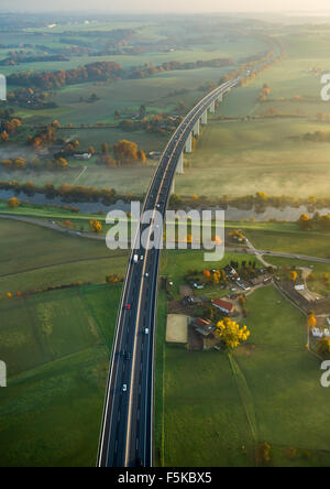 Ruhrtalbrücke A52, Autobahn A52, Ruhr-Viadukt, Mintarder Brücke Ruhr Tal überqueren, Ruhrgebiet, Mülheim, Mintard, Stockfoto