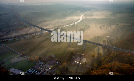 Ruhrtalbrücke A52, Autobahn A52, Ruhr-Viadukt, Mintarder Brücke Ruhr Tal überqueren, Ruhrgebiet, Mülheim, Mintard, Stockfoto