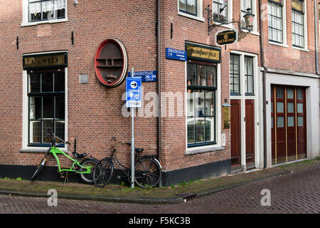 13. Januar 2014, Amsterdam, Niederlande lokalen Destillerie an der Ecke der Driehoekstraat, einer ruhigen Straße im Stadtteil Jordaan Stockfoto