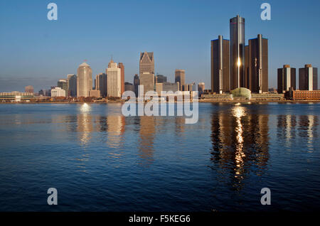 Skyline von Detroit erschossen bei Tagesanbruch November 2015 Stockfoto