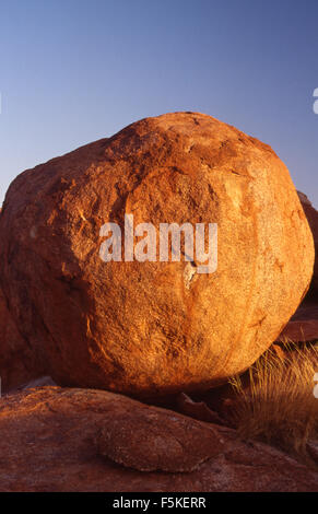 Devils Marbles Conservation Reserve (1802 ha) liegt 9 km südlich von Wauchope im Northern Territory, Australien Stockfoto