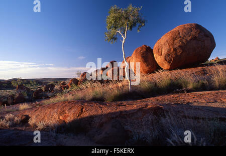 Devils Marbles Conservation Reserve (1802 ha) liegt 9 km südlich von Wauchope im Northern Territory, Australien. Stockfoto