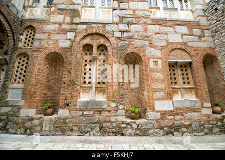 DISTOMO, Griechenland - 30. Oktober 2015: Hosios Loukas Kloster ist eines der wichtigsten Denkmäler des mittleren byzantinischen Architekten Stockfoto