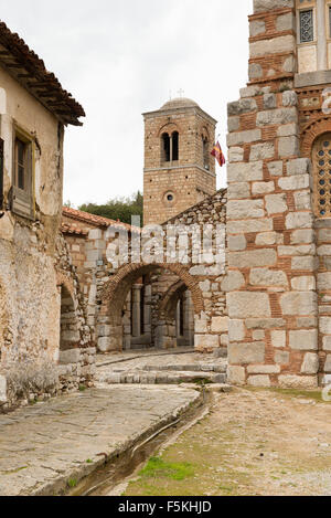 DISTOMO, Griechenland - 30. Oktober 2015: Hosios Loukas Kloster ist eines der wichtigsten Denkmäler des mittleren byzantinischen Architekten Stockfoto