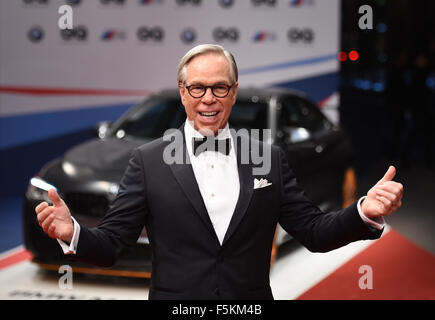 Berlin, Deutschland. 5. November 2015. Designer Tommy Hilfiger kommt für die GQ Mann des Jahres in Berlin, Deutschland, 5. November 2015. Foto: Britta Pedersen/Dpa/Alamy Live News Stockfoto