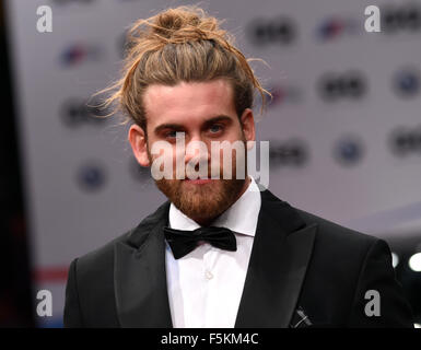 Berlin, Deutschland. 5. November 2015. Brock O'Hurn kommt für die GQ Mann des Jahres in Berlin, Deutschland, 5. November 2015. Foto: Britta Pedersen/Dpa/Alamy Live News Stockfoto