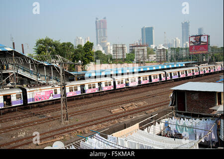 Das Bild der Lokalbahn aufgenommen in Mumbai, Maharashtra, India Stockfoto