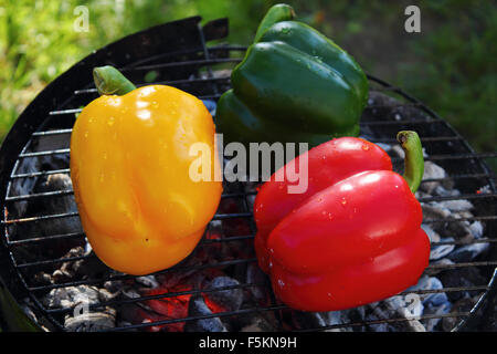 Paprika auf Grill Grillen Stockfoto