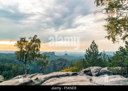 Schrammsteine Felsen und Falkenstein, Elbsandsteingebirge, Sachsen, Deutschland Stockfoto