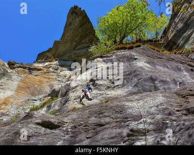 Italien Piemont Val Formazza, Falesia di Croveo Klettern Stockfoto