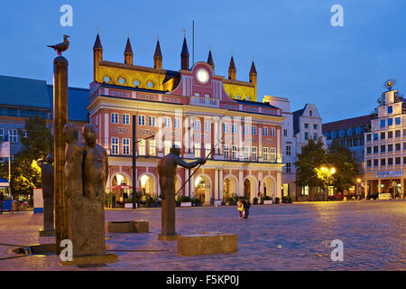 Rathaus-Neptun-Brunnen in Rostock, Deutschland Stockfoto