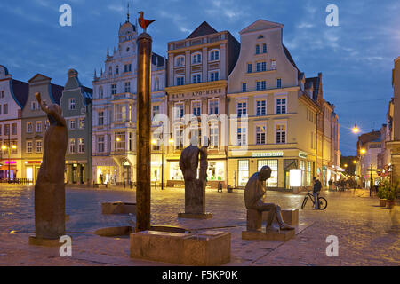 Neuer Marktplatz mit dem Neptunbrunnen in Rostock, Deutschland Stockfoto