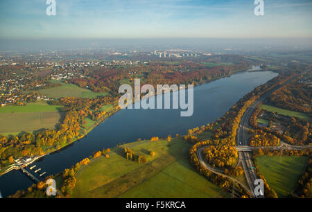 Kemnader Stausee, Kemnader See, Fluss Ruhr, Kemnader Stausee im Herbst Licht, Witten, Ruhr Aeria Stockfoto